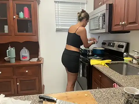 prettyykitty22 online show from 10-05-25, 05:33