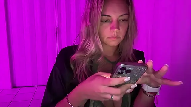 prettyykitty22 online show from 10-12-25, 02:54