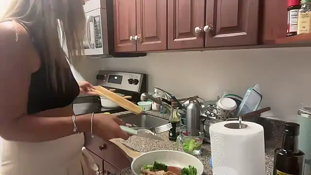 Snapshot of prettyykitty22 chatting on 11-11-25, 02:22 prettyykitty22 online show from 11-11-25, 02:22