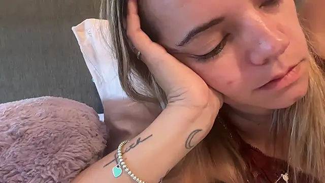 prettyykitty22 online show from 07-26-26, 04:14