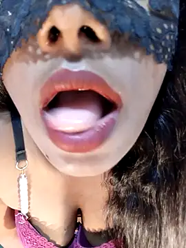 Snapshot of kameeliya99 chatting on 10-26-25, 05:52 kameeliya99 online show from 10-26-25, 05:52