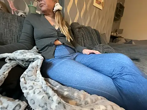 Anastasia-BlondeXX online show from 02-11-26, 09:03