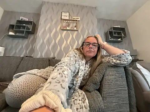 Anastasia-BlondeXX online show from 04-14-26, 10:43