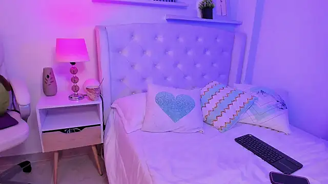 Snapshot of AmeliaRossi_ chatting on 11-08-25, 05:18 AmeliaRossi online show from 11-08-25, 05:18