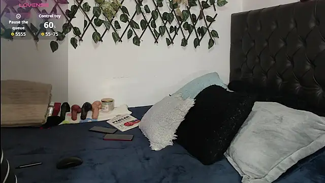 Snapshot of valeria_benett chatting on 11-14-25, 07:12 valeria benett online show from 11-14-25, 07:12