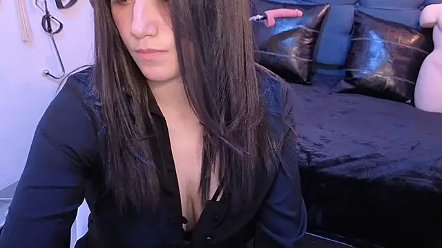 elowen halley1 online show from 10-17-25, 08:00