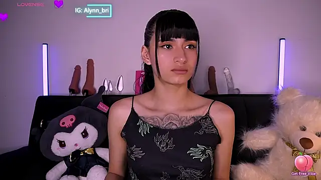 Snapshot of Alynn_Bri_ chatting on 03-02-26, 02:58 Alynn Bri online show from 03-02-26, 02:58