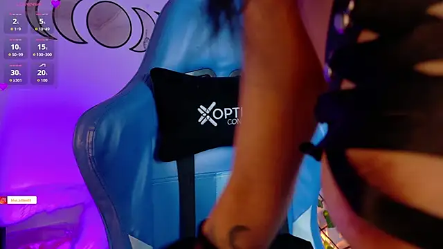 Snapshot of blue_kitten chatting on 09-11-25, 09:15 blue kitten online show from 09-11-25, 09:15