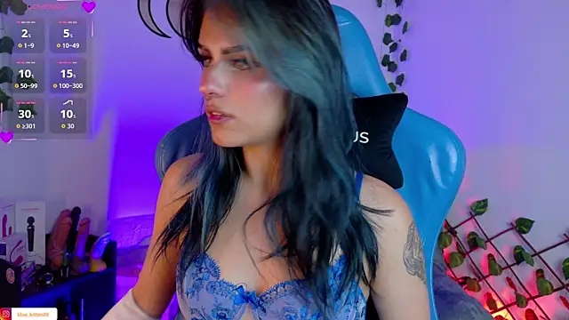 Snapshot of blue_kitten chatting on 09-21-25, 07:21 blue kitten online show from 09-21-25, 07:21