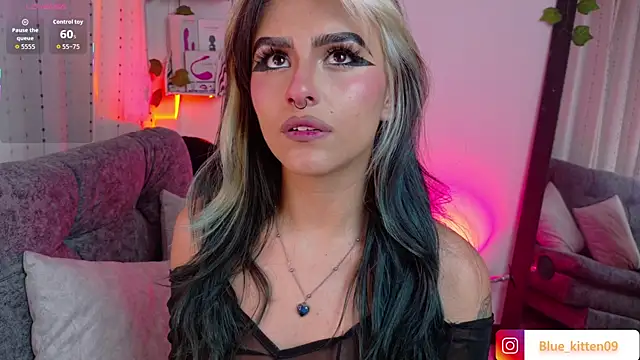 Snapshot of blue_kitten chatting on 11-29-25, 04:37 blue kitten online show from 11-29-25, 04:37