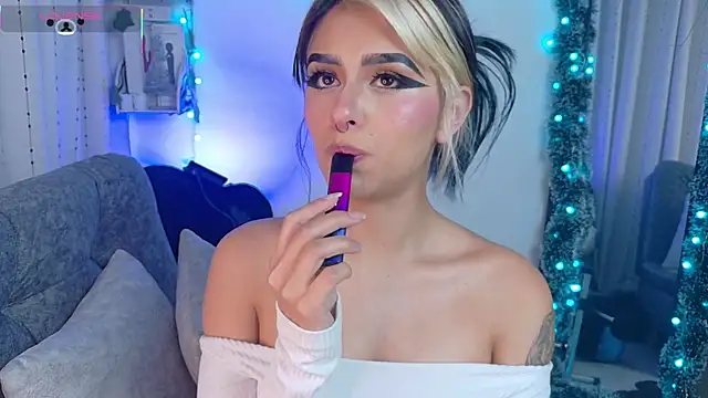 blue kitten online show from 12-18-25, 05:02