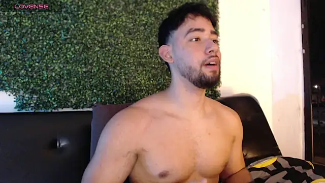 Snapshot of sam_ford_2 chatting on 09-15-25, 11:49 sam ford 2 online show from 09-15-25, 11:49