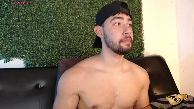 Snapshot of sam_ford_2 chatting on 10-05-25, 11:57 sam ford 2 online show from 10-05-25, 11:57