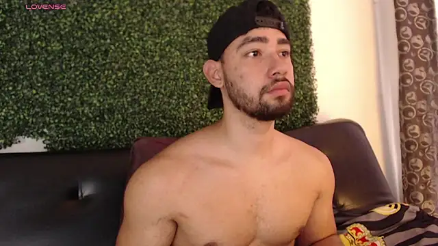 Snapshot of sam_ford_2 chatting on 10-06-25, 02:25 sam ford 2 online show from 10-06-25, 02:25