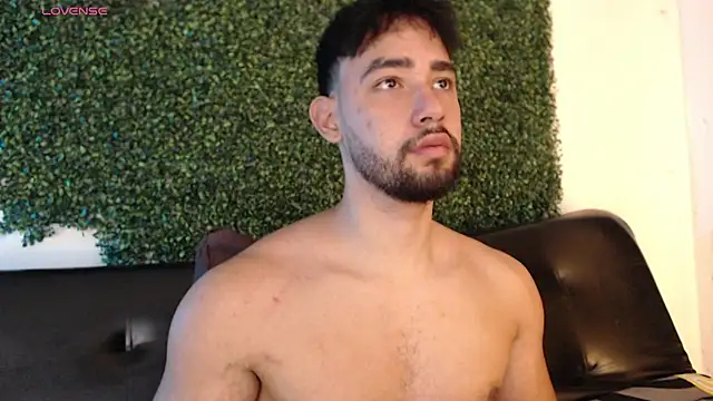 Snapshot of sam_ford_2 chatting on 10-10-25, 11:26 sam ford 2 online show from 10-10-25, 11:26