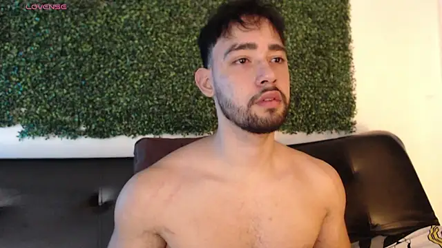 Snapshot of sam_ford_2 chatting on 11-10-25, 11:26 sam ford 2 online show from 11-10-25, 11:26