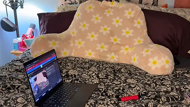 Snapshot of onlysunidreamss chatting on 11-18-25, 02:17 onlysunidreamss online show from 11-18-25, 02:17