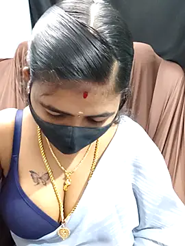 Snapshot of Tamil_Lotus chatting on 10-17-25, 05:15 Tamil Lotus online show from 10-17-25, 05:15