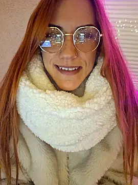 Snapshot of SlimBellaa chatting on 10-28-25, 09:17 SlimBellaa online show from 10-28-25, 09:17