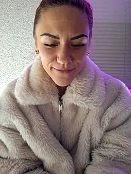 Snapshot of SlimBellaa chatting on 11-25-25, 03:34 SlimBellaa online show from 11-25-25, 03:34