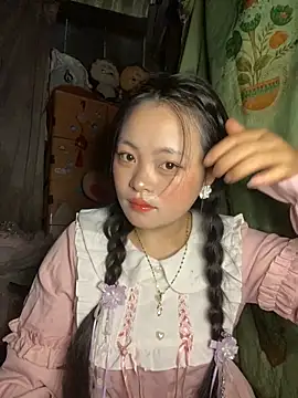 Snapshot of Julia-Elsa chatting on 10-01-25, 03:23 Julia-Elsa online show from 10-01-25, 03:23