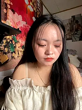 Snapshot of Julia-Elsa chatting on 10-12-25, 04:33 Julia-Elsa online show from 10-12-25, 04:33