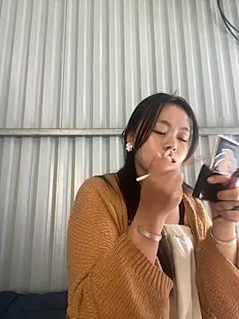 Snapshot of Julia-Elsa chatting on 10-18-25, 04:04 Julia-Elsa online show from 10-18-25, 04:04