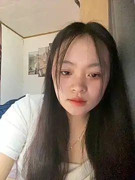 Snapshot of Julia-Elsa chatting on 10-28-25, 04:27 Julia-Elsa online show from 10-28-25, 04:27