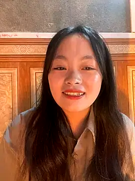 Snapshot of Julia-Elsa chatting on 11-08-25, 07:19 Julia-Elsa online show from 11-08-25, 07:19