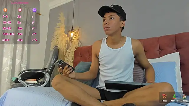 Brunette  boy online show from 12-14-25, 03:34