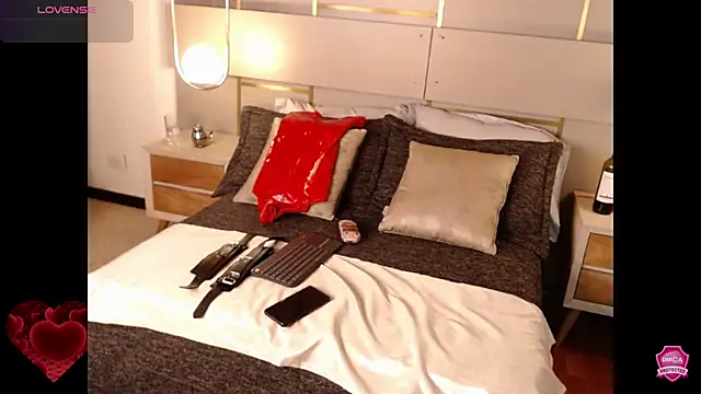 Lina Montclair online show from 09-12-25, 07:47