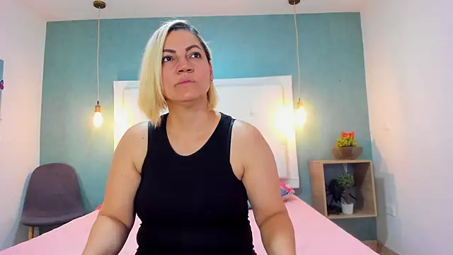 Snapshot of Heidy_milf chatting on 11-22-25, 07:46 Heidy milf online show from 11-22-25, 07:46