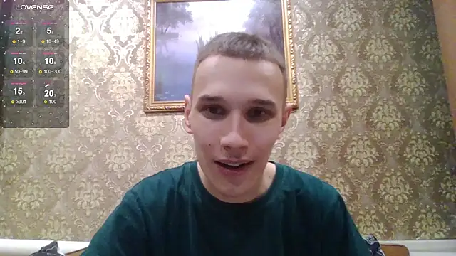 Snapshot of your___honeyy chatting on 10-28-25, 09:13 your honeyy online show from 10-28-25, 09:13