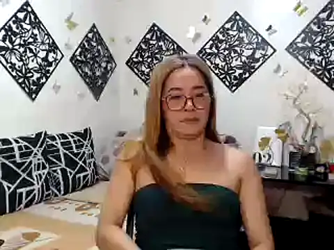 Snapshot of TheMISTRESSx69 chatting on 06-19-26, 11:08 TheMISTRESSx69 online show from 06-19-26, 11:08