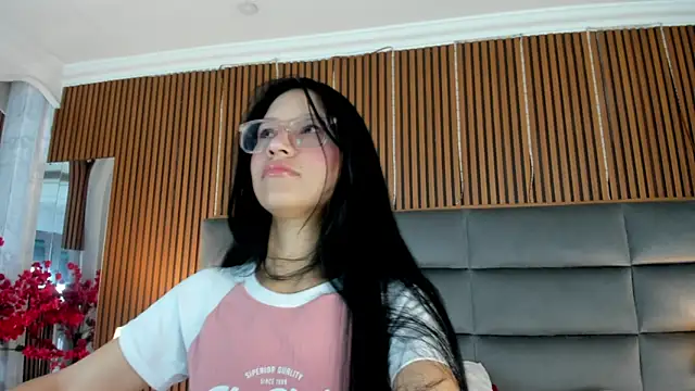 Snapshot of Sophie_Calloway chatting on 05-06-26, 12:54 Sophie Calloway online show from 05-06-26, 12:54