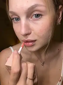 Snapshot of Emaline_Fane chatting on 09-17-25, 05:03 Emaline Fane online show from 09-17-25, 05:03