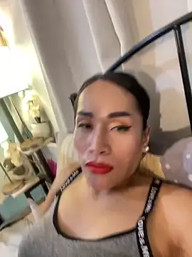 RomanticPearlTS online show from 11-17-25, 02:06