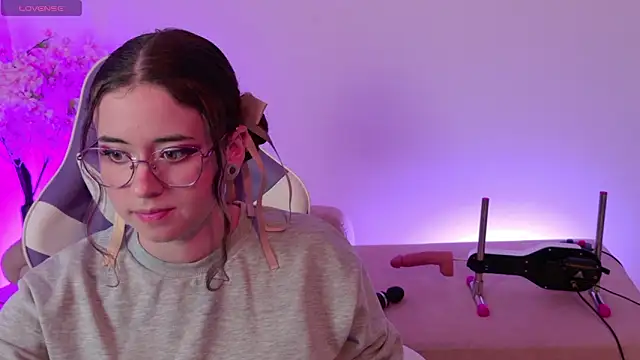 Mia wee online show from 02-16-26, 06:59