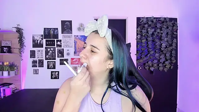 Lana Herondale online show from 12-18-25, 09:15