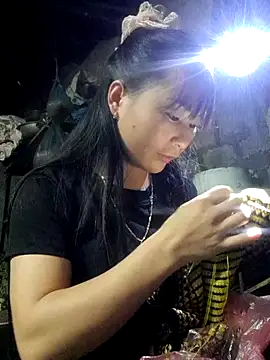 Snapshot of Sunyinn chatting on 11-03-25, 03:19 Sunyinn online show from 11-03-25, 03:19