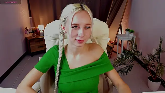 cute luucy online show from 03-18-26, 03:42