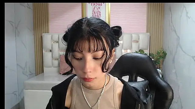 Snapshot of verana_s chatting on 10-17-25, 03:53 verana s online show from 10-17-25, 03:53