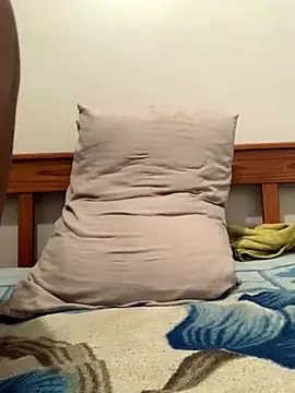 sweetcake87 online show from 10-28-25, 05:00