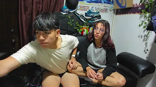 Snapshot of Donuts_DD chatting on 09-24-25, 08:39 Donuts DD online show from 09-24-25, 08:39