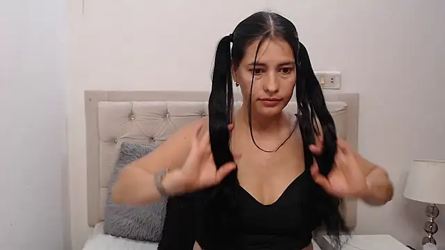 Snapshot of Taliana21 chatting on 06-10-26, 10:52 Taliana21 online show from 06-10-26, 10:52
