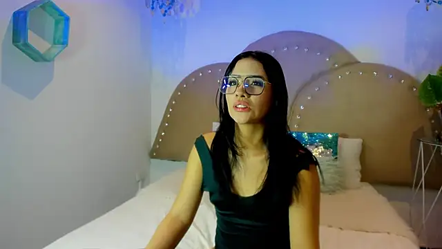 Snapshot of alanna_blaze chatting on 09-27-25, 12:21 alanna blaze online show from 09-27-25, 12:21