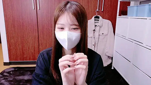 Snapshot of Ema_o0_chan chatting on 10-08-25, 10:35 Ema o0 chan online show from 10-08-25, 10:35