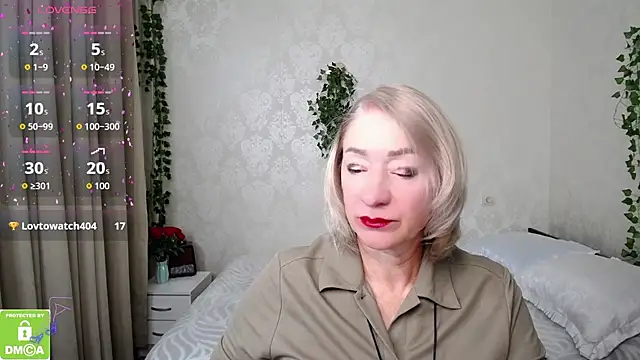 hunters woman online show from 10-13-25, 01:11