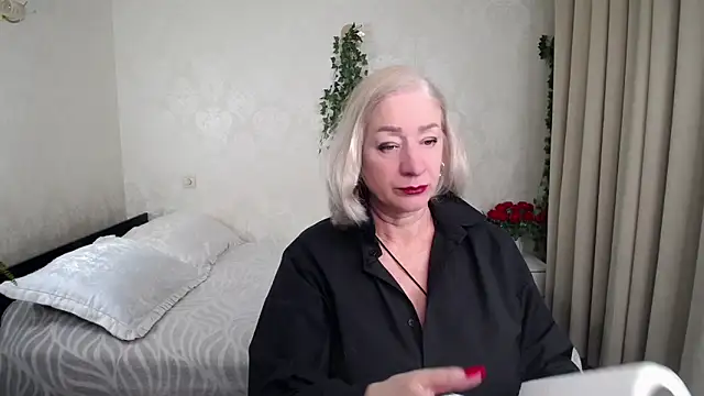 hunters woman online show from 02-12-26, 04:57