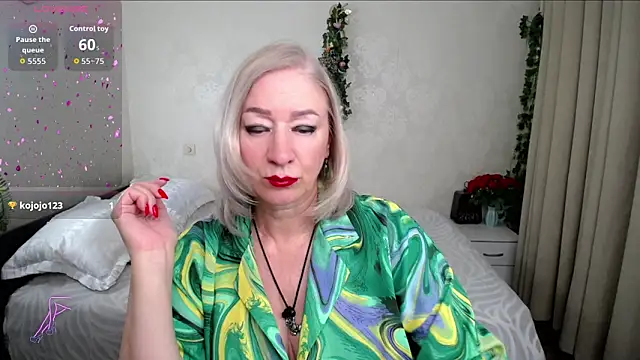 hunters woman online show from 05-31-26, 04:36